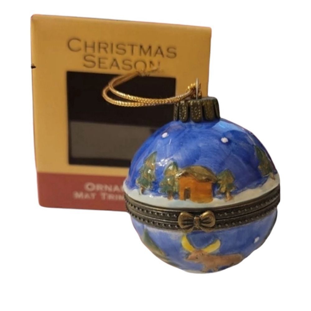 Christmas Season Ornament Gold Trim Finish - It Opens - NIB